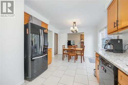 158 Finch Drive, Sarnia, ON - Indoor Photo Showing Kitchen