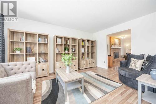 158 Finch Drive, Sarnia, ON - Indoor Photo Showing Living Room