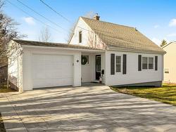 5 Gordon Street  Bedford, NS B4A 2N6