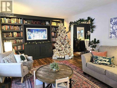 241 Carlbert St, Sault Ste. Marie, ON - Indoor Photo Showing Living Room