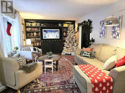 241 Carlbert St, Sault Ste. Marie, ON - Indoor Photo Showing Living Room