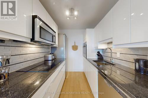 1608 - 40 Homewood Avenue, Toronto, ON - Indoor Photo Showing Kitchen With Upgraded Kitchen