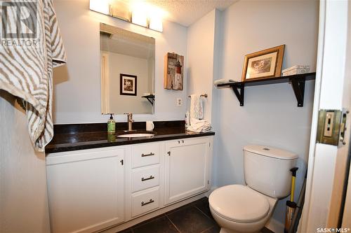 2C 516 River Street E, Prince Albert, SK - Indoor Photo Showing Bathroom