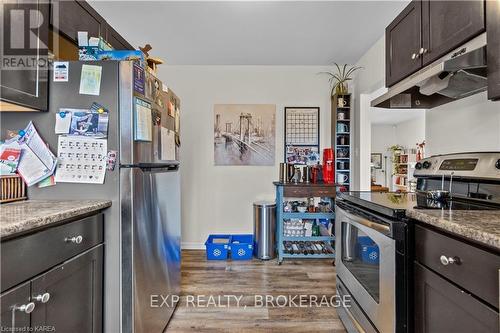 A & B - 185 Elm Street, Gananoque, ON - Indoor Photo Showing Kitchen