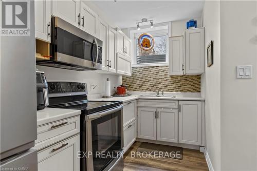 A & B - 185 Elm Street, Gananoque, ON - Indoor Photo Showing Kitchen