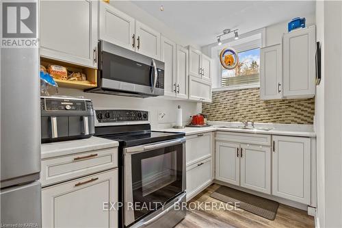 A & B - 185 Elm Street, Gananoque, ON - Indoor Photo Showing Kitchen