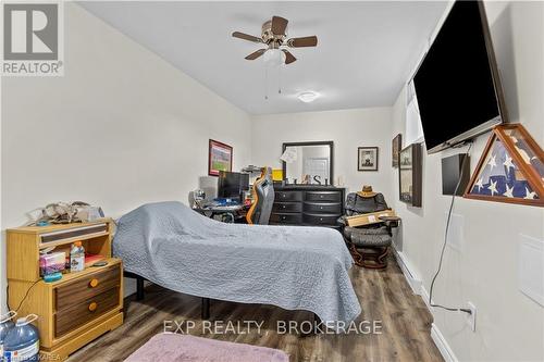 A & B - 185 Elm Street, Gananoque, ON - Indoor Photo Showing Bedroom