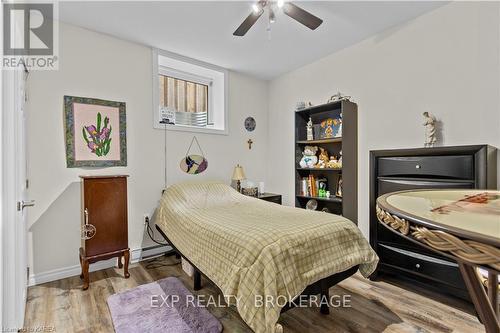 A & B - 185 Elm Street, Gananoque, ON - Indoor Photo Showing Bedroom