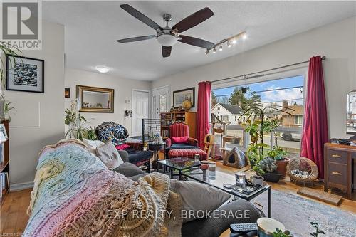 A & B - 185 Elm Street, Gananoque, ON - Indoor Photo Showing Living Room