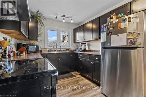 A & B - 185 Elm Street, Gananoque, ON - Indoor Photo Showing Kitchen