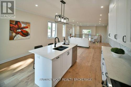 28 Concord Street, Strathroy-Caradoc (Se), ON - Indoor Photo Showing Kitchen With Double Sink