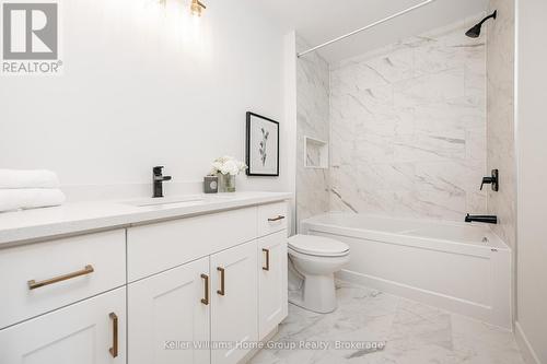 8 - 33 Fieldstone Lane, Centre Wellington (Elora/Salem), ON - Indoor Photo Showing Bathroom