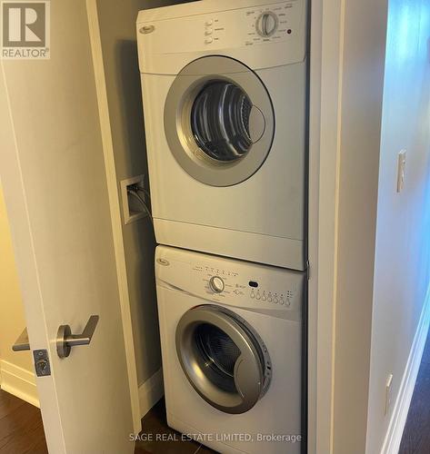 214 - 399 Spring Garden Avenue, Toronto, ON - Indoor Photo Showing Laundry Room