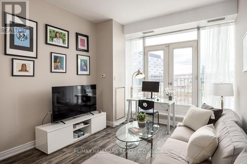 307 - 797 Don Mills Road, Toronto, ON - Indoor Photo Showing Living Room