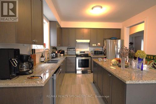 955 Wrenwood Drive, Oshawa, ON - Indoor Photo Showing Kitchen With Double Sink