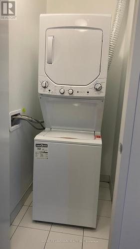 712 - 270 Dufferin Street, Toronto, ON - Indoor Photo Showing Laundry Room