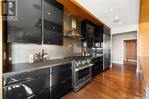 6106 Wascana Court, Regina, SK - Indoor Photo Showing Kitchen With Upgraded Kitchen