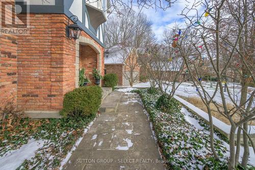 27 Heathdale Court, London, ON - Outdoor