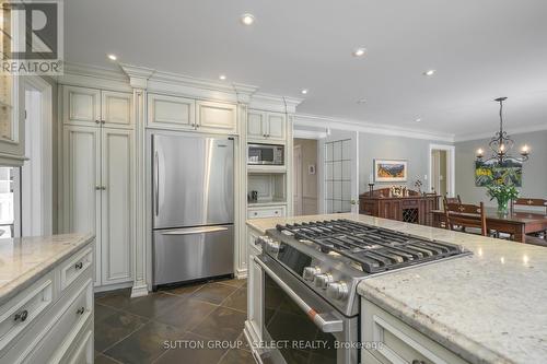 27 Heathdale Court, London, ON - Indoor Photo Showing Kitchen With Upgraded Kitchen