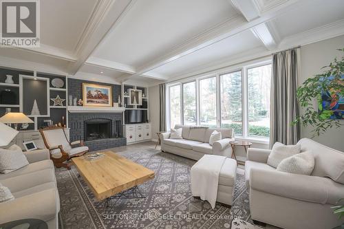 27 Heathdale Court, London, ON - Indoor Photo Showing Living Room With Fireplace