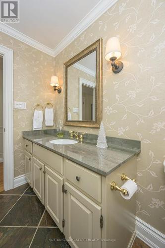 27 Heathdale Court, London, ON - Indoor Photo Showing Bathroom