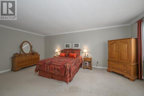 27 Heathdale Court, London, ON - Indoor Photo Showing Bedroom