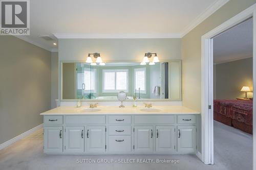 27 Heathdale Court, London, ON - Indoor Photo Showing Bathroom