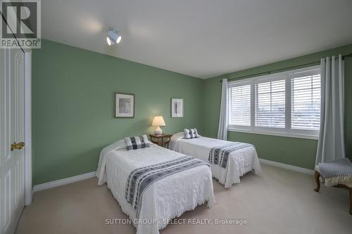 27 Heathdale Court, London, ON - Indoor Photo Showing Bedroom