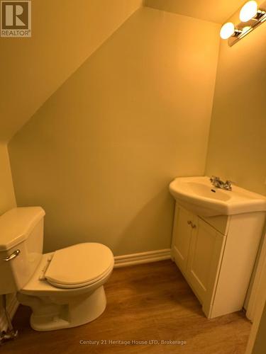 4768 St Lawrence Avenue, Niagara Falls (210 - Downtown), ON - Indoor Photo Showing Bathroom