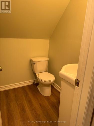 4768 St Lawrence Avenue, Niagara Falls (210 - Downtown), ON - Indoor Photo Showing Bathroom