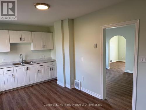 4768 St Lawrence Avenue, Niagara Falls (210 - Downtown), ON - Indoor Photo Showing Kitchen With Double Sink