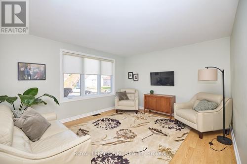 247 Humboldt Parkway, Port Colborne (875 - Killaly East), ON - Indoor Photo Showing Living Room