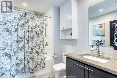 1624 Hickory, Windsor, ON - Indoor Photo Showing Bathroom