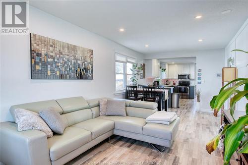 1624 Hickory, Windsor, ON - Indoor Photo Showing Living Room