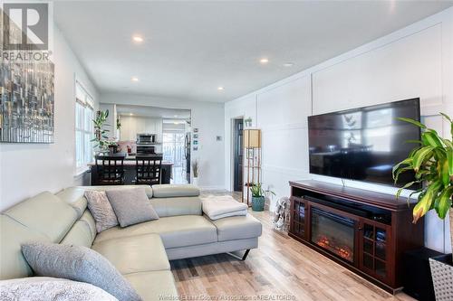 1624 Hickory, Windsor, ON - Indoor Photo Showing Living Room With Fireplace