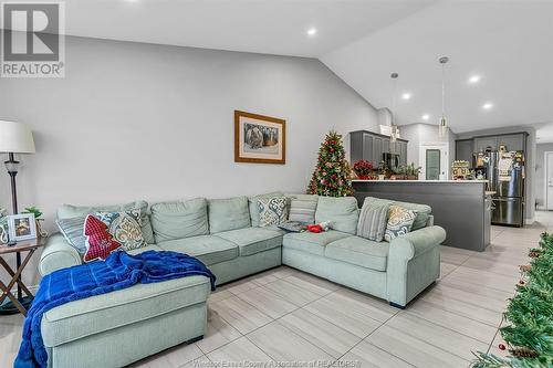 3575 Hallee Crescent, Windsor, ON - Indoor Photo Showing Living Room