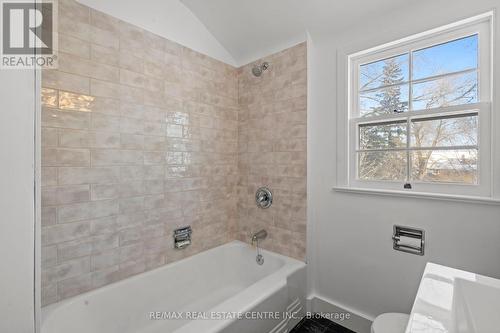 71 Zina Street, Orangeville, ON - Indoor Photo Showing Bathroom