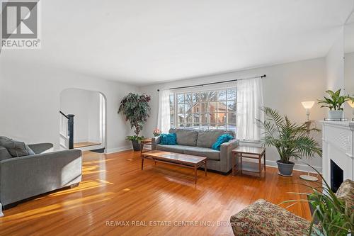 71 Zina Street, Orangeville, ON - Indoor Photo Showing Living Room