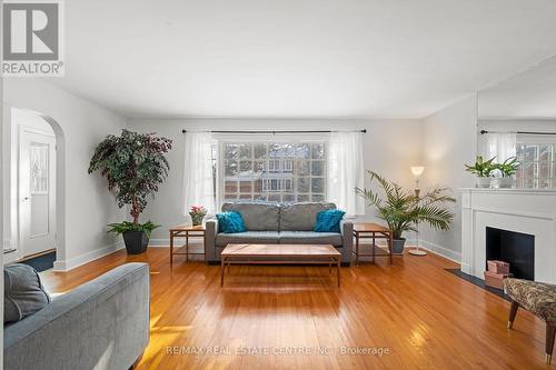 71 Zina Street, Orangeville, ON - Indoor Photo Showing Living Room