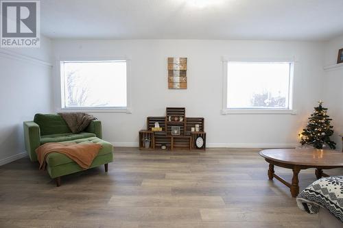 18 Rosedale Pl, Sault Ste. Marie, ON - Indoor Photo Showing Living Room