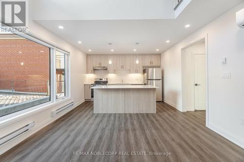 G-Suite - 16 Little Boulevard, Toronto, ON - Indoor Photo Showing Kitchen With Upgraded Kitchen