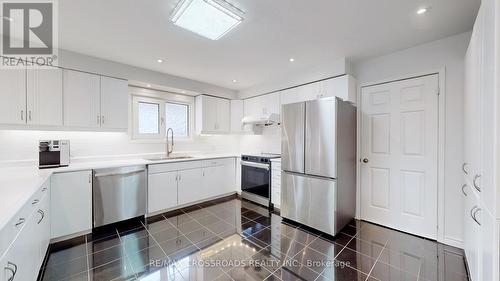 72 Kerrigan Crescent, Markham, ON - Indoor Photo Showing Kitchen