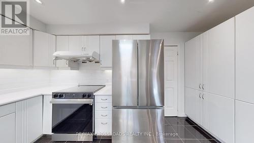 72 Kerrigan Crescent, Markham, ON - Indoor Photo Showing Kitchen