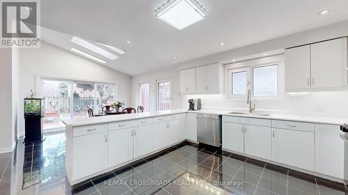 72 Kerrigan Crescent, Markham, ON - Indoor Photo Showing Kitchen