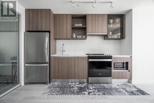 307 - 405 Dundas Street W, Oakville, ON - Indoor Photo Showing Kitchen