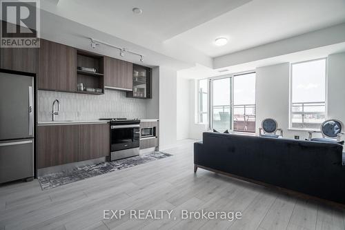 307 - 405 Dundas Street W, Oakville, ON - Indoor Photo Showing Kitchen