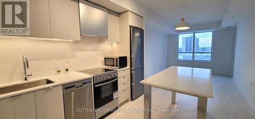 405 - 10 Gibbs Road, Toronto, ON - Indoor Photo Showing Kitchen