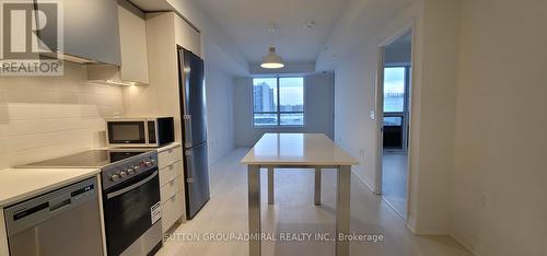 405 - 10 Gibbs Road, Toronto, ON - Indoor Photo Showing Kitchen