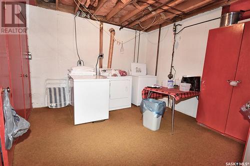 253 25Th Street W, Prince Albert, SK - Indoor Photo Showing Laundry Room