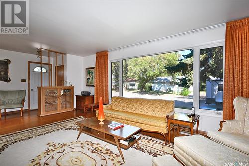 253 25Th Street W, Prince Albert, SK - Indoor Photo Showing Living Room